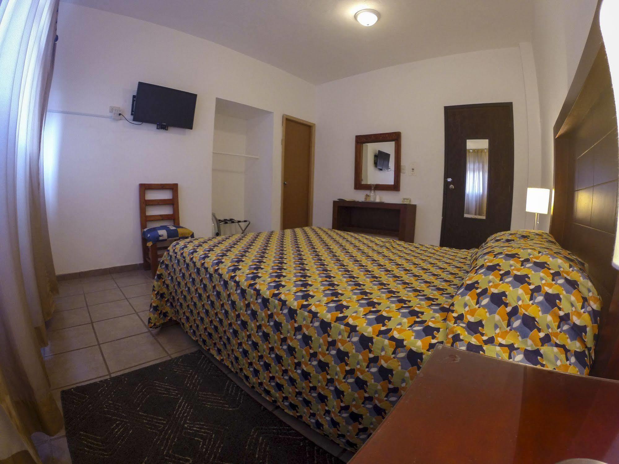 Hotel San Miguel Penjamo Bagian luar foto
