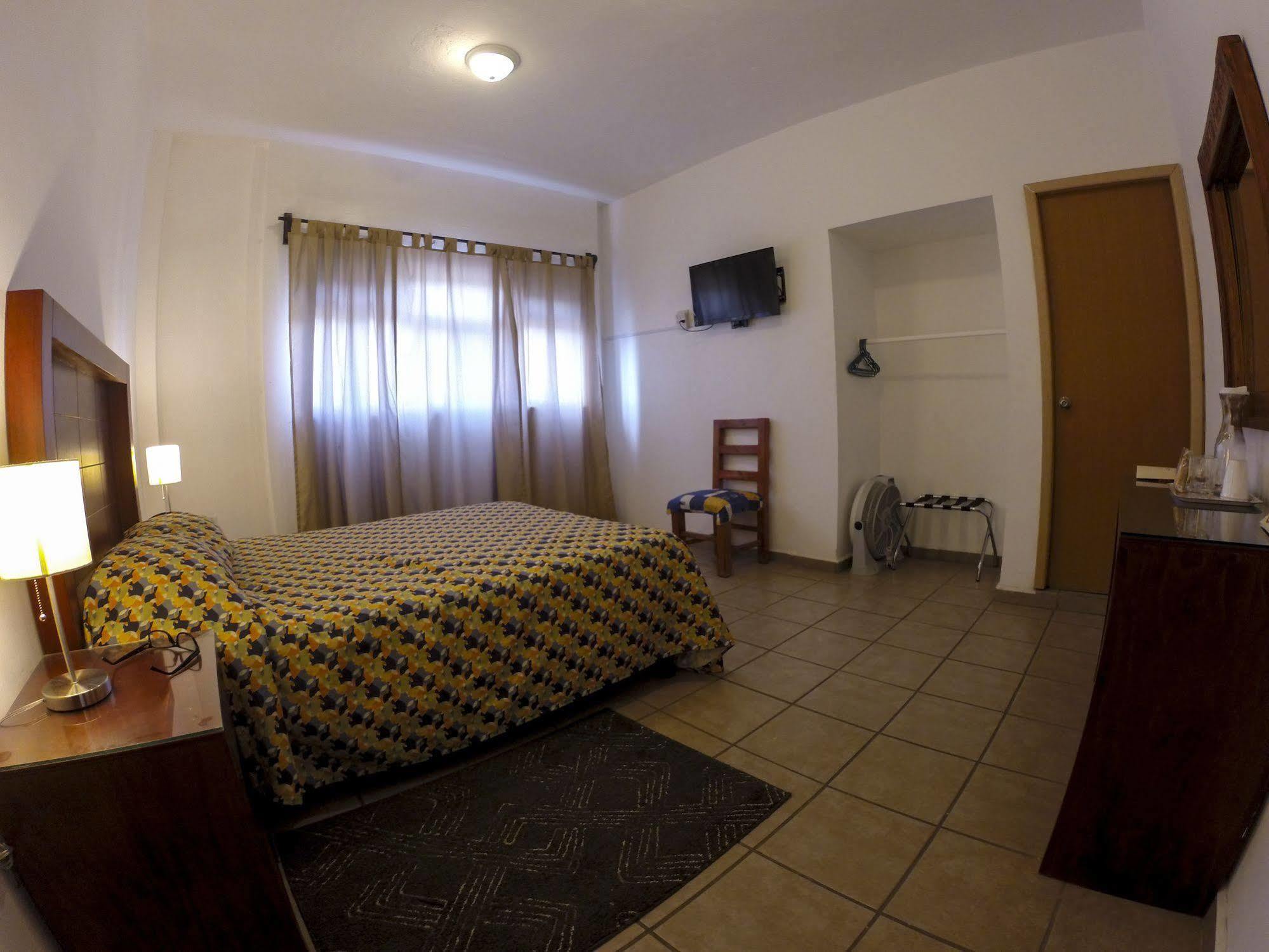 Hotel San Miguel Penjamo Bagian luar foto