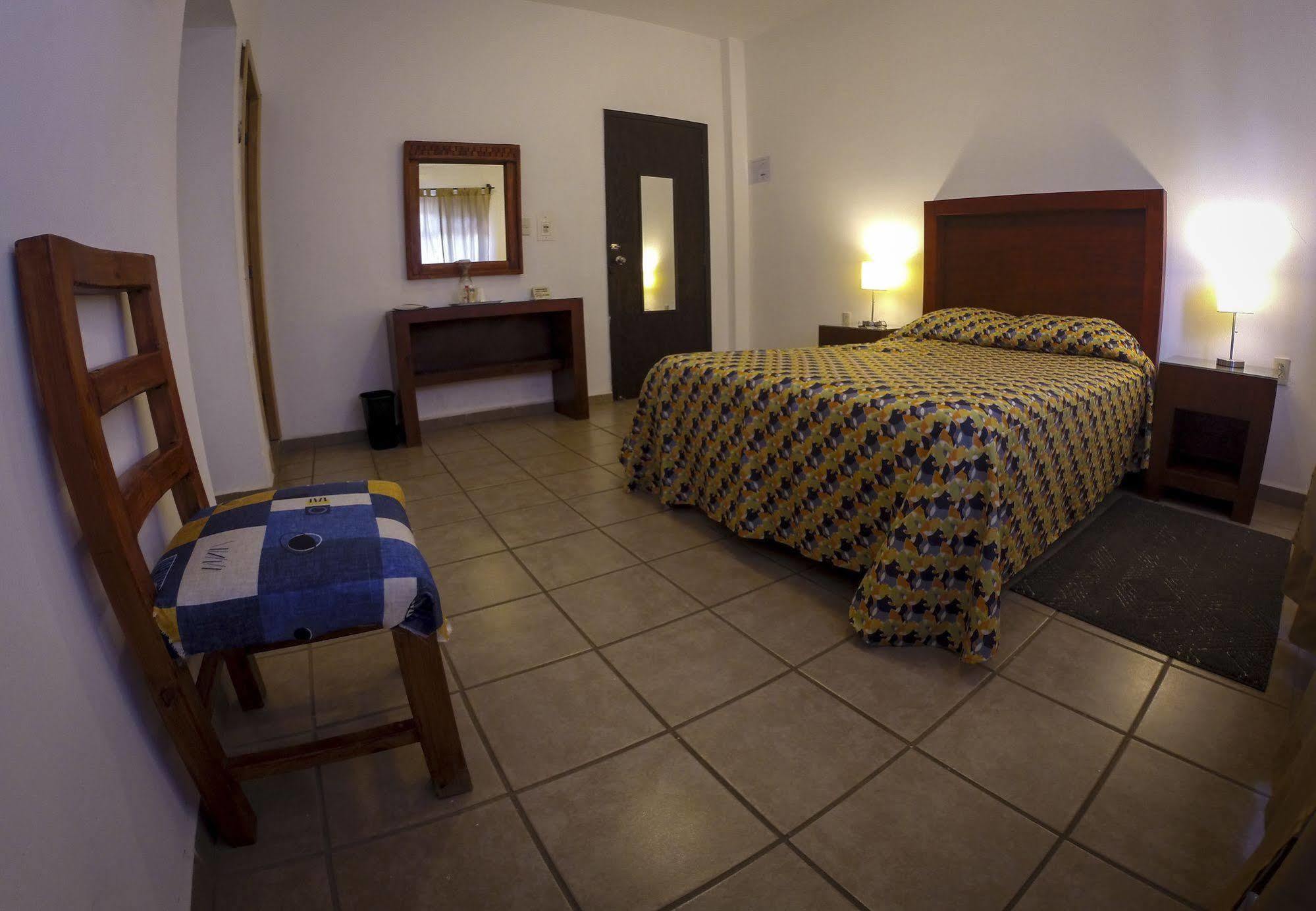 Hotel San Miguel Penjamo Bagian luar foto