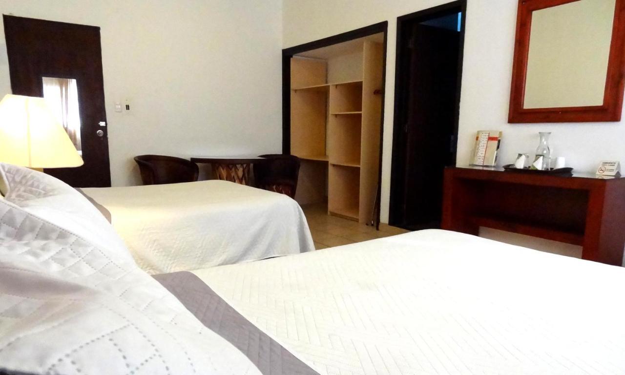 Hotel San Miguel Penjamo Bagian luar foto