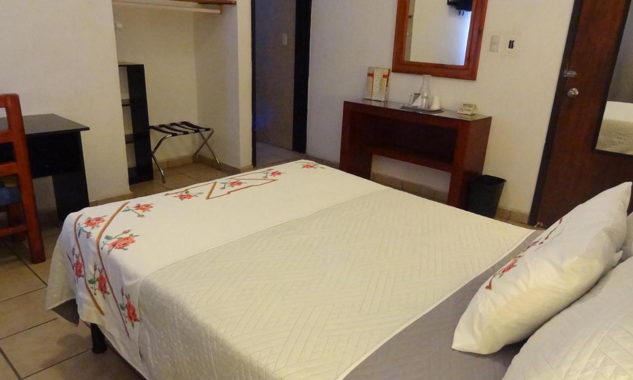 Hotel San Miguel Penjamo Bagian luar foto